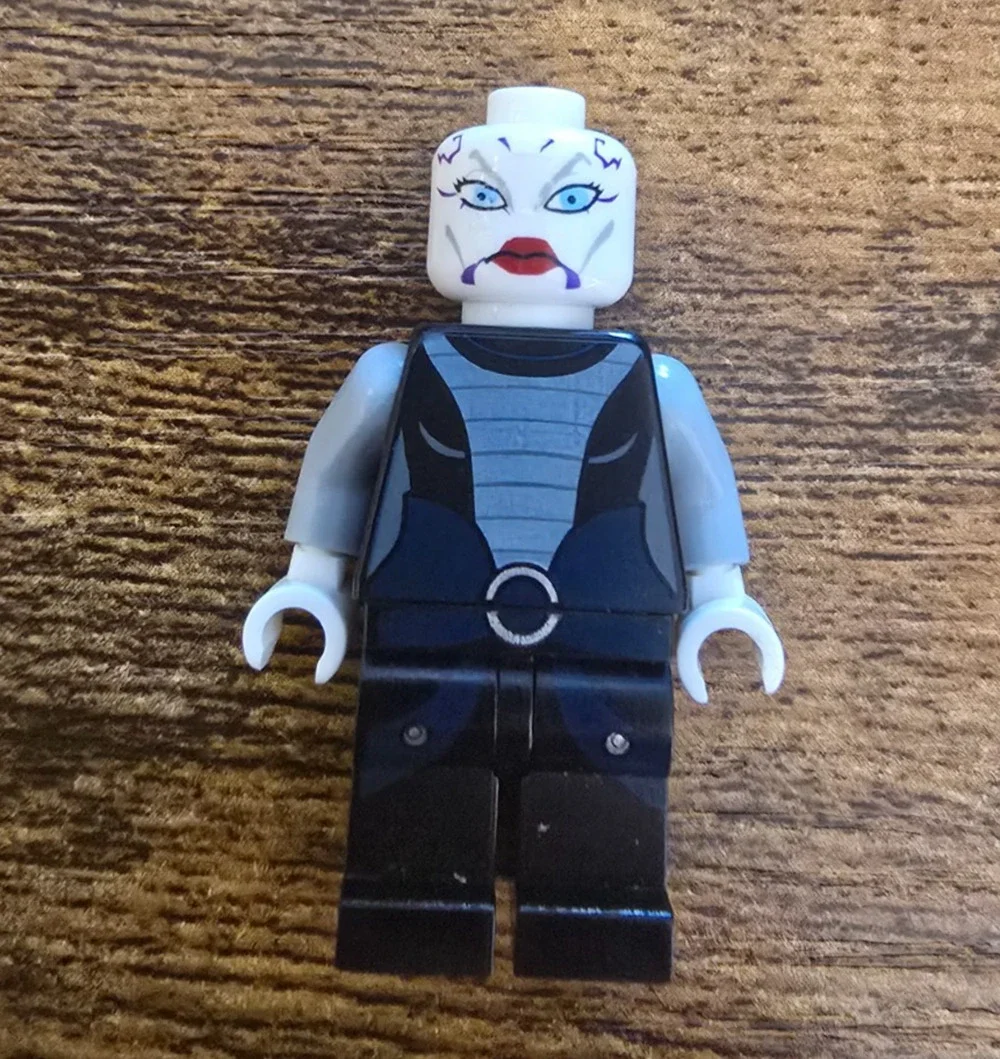 Lego Asajj Ventress 7957 Black Torso The Clone Wars Star Wars Minifigure
